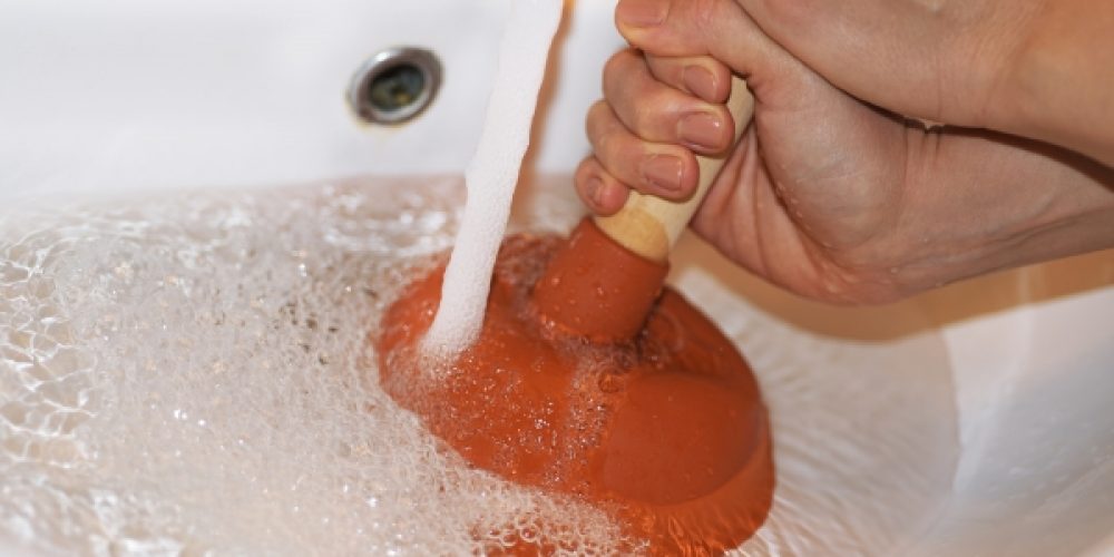 Agua da pia descendo bem devagar